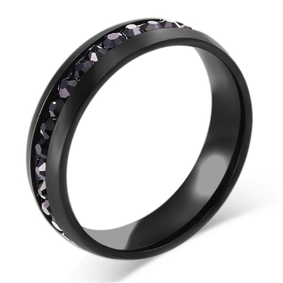 Black Stainless Steel Ring with Black Crystals Size 8 - Picture 1 of 2